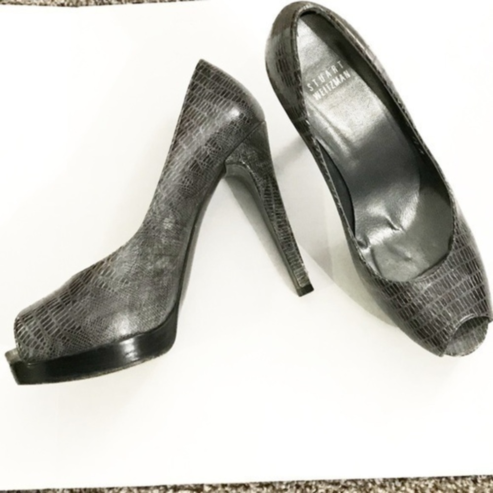 Stuart Weitzman Peep toe heels sz 7.5